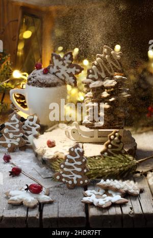 Chocolat chaud avec crème et biscuits au pain d'épice Banque D'Images