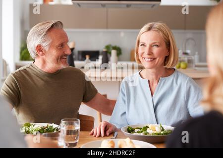 petite amie, déjeuner, présentation, fille, copines,filles, heure du déjeuner Banque D'Images