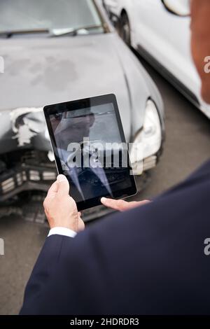 photographie, arpenteur, accident de voiture, tablette-pc, photographies,arpenteurs, accidents, accidents, accidents de voiture, ipad,tablette pc Banque D'Images