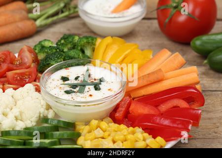 alimentation saine, crudite, bâton de légumes, alimentation saine, saine,faible teneur en matières grasses, crudités, légumes crus, végétarien, bâtonnets de légumes Banque D'Images