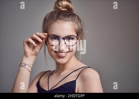 femme, confiante, lunettes, femme, femme, femme,femme, femme, auto-confidents, lunettes, lunettes,lunettes Banque D'Images