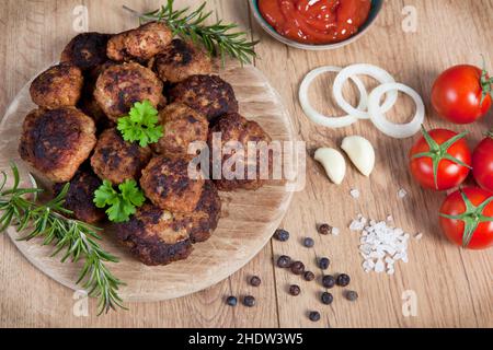 émincé, boulette de viande, frigo, hache, hache-viande,boulettes de viande, fritkadellers Banque D'Images