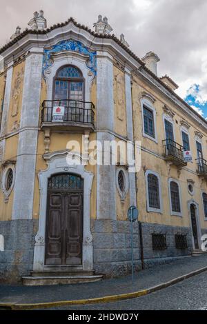 Maison classique en état inconnu à vendre à Beja, Alentejo, Portugal Banque D'Images