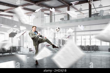 affaires, football, kick, directeur, entreprise,negocios, sockeurs, baskets, managers Banque D'Images