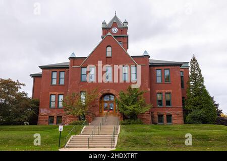 Traverse City, Michigan, États-Unis - 22 octobre 2021 : le palais de justice du comté de Grand traverse Banque D'Images