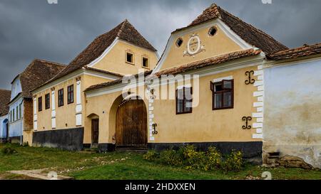 Les maisons de ferme du village de Viscri en Roumanie Banque D'Images