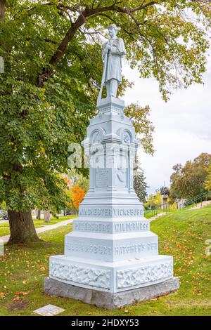 Traverse City, Michigan, États-Unis - le 22 octobre 2021 : le palais de justice du comté de Grand traverse et c'est le monument commémoratif de la guerre civile Banque D'Images