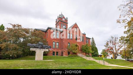 Traverse City, Michigan, États-Unis - 22 octobre 2021 : le palais de justice du comté de Grand traverse Banque D'Images