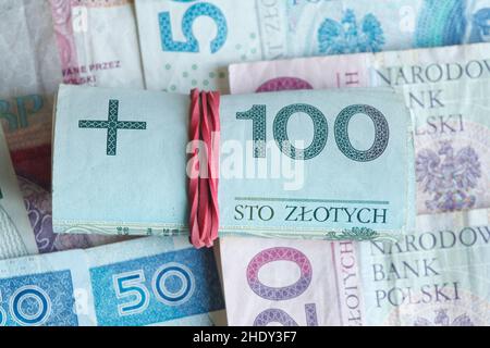 Économies, rouleau d'argent, zloty polonais, monnaie polonaise, rouleaux d'argent,zloties polonaises Banque D'Images