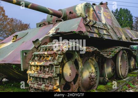 Monument d'un ancien char Panther allemand de la Seconde Guerre mondiale, dans les ardennes belges.Manhay janvier 6 2022. Banque D'Images