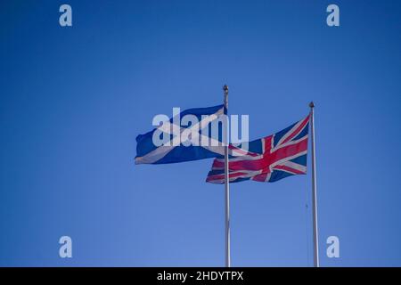 Londres, Royaume-Uni.7th janvier 2022.Le drapeau national de l'Écosse et l'Union Jack volent à Westminster.Credit: Vuk Valcic/Alamy Live News Banque D'Images