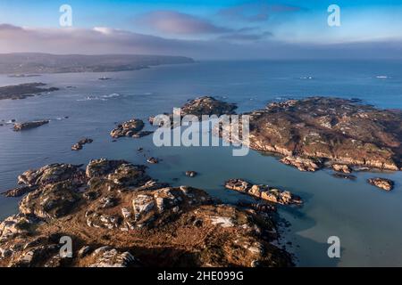 La magnifique baie de Cloughglass et la plage de Burtonport dans le comté de Donegal - Irlande. Banque D'Images