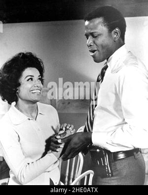 6 FÉVRIER 2007 - BARBARBARBARBARBARBARACCNAIRETRO.BARBARA MCNAIR ET SIDNEY POITIER DANS ''ILS M'APPELLENT MISTER TIBBS'.TV-FILM STILL.FOURNI PAR PHOTOS(Credit image: Ã‚© Globe photos/ZUMA Wire) Banque D'Images