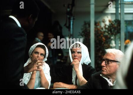 GW23361.MAKING OF THE FILM 'GUESS WHO'S COMING TO DINNER'.(G À R) SIDNEY POITIER, Katharine Houghton, Katharine Hepburn ET Spencer Tracy.DON ORNITZ/(Credit image: Ã‚© Globe photos/ZUMA Wire) Banque D'Images