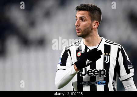 Turin, Italie.06 janvier 2022.Rodrigo Bentancur de Juventus gestes pendant la série Un match de football entre Juventus FC et SSC Napoli.Credit: Nicolò Campo/Alay Live News Banque D'Images