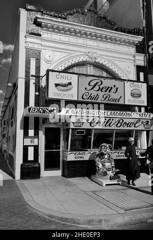 Devant le restaurant Ben’s Chili Bowl sur U Street dans le quartier Shaw de Washington D.C., Etats-Unis Banque D'Images