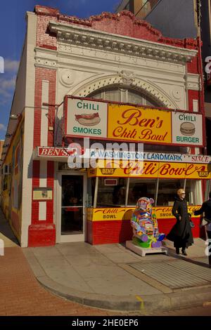 Devant le restaurant Ben’s Chili Bowl sur U Street dans le quartier Shaw de Washington D.C., Etats-Unis Banque D'Images