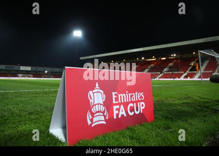 Swindon, Royaume-Uni.07th janvier 2022.Une vue générale à l'intérieur du comté avant le jeu de tonights.The Emirates FA Cup, 3rd Round Match, Swindon Town v Manchester City au terrain du comté d'Energy Check à Swindon, Wiltshire, le vendredi 7th janvier 2022. Cette image ne peut être utilisée qu'à des fins éditoriales.Utilisation éditoriale uniquement, licence requise pour une utilisation commerciale.Aucune utilisation dans les Paris, les jeux ou les publications d'un seul club/ligue/joueur. photo par Andrew Orchard/Andrew Orchard sports Photography/Alamy Live News crédit: Andrew Orchard sports Photography/Alamy Live News Banque D'Images