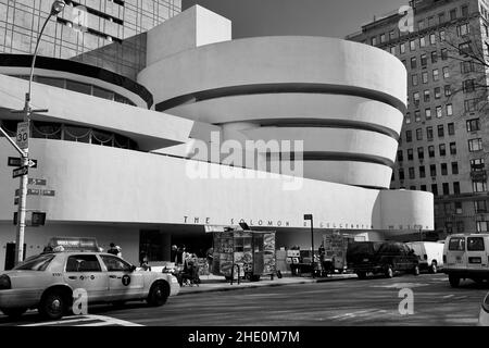 Le Solomon R. Guggenheim Museum de New York est situé sur 5th Ave Banque D'Images