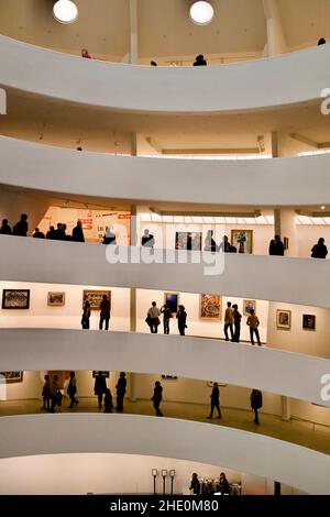 Le Solomon R. Guggenheim Museum de New York est situé sur 5th Ave Banque D'Images