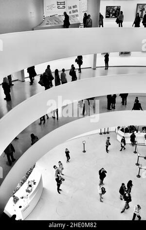 Le Solomon R. Guggenheim Museum de New York est situé sur 5th Ave Banque D'Images