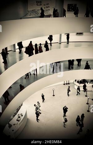 Le Solomon R. Guggenheim Museum de New York est situé sur 5th Ave Banque D'Images