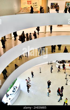 Le Solomon R. Guggenheim Museum de New York est situé sur 5th Ave Banque D'Images