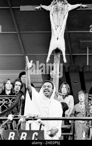 Norman Beaton (Christ) dans LA PASSION d'Edward Bond conception: Di Seymour réalisateur: Bill Bryden a Royal court Theatre production / C.N.D Festival, Alexandra Park Racecourse, Haringey, Londres N22 11/04/1971 Banque D'Images