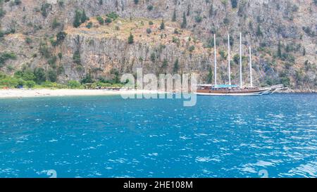 Vue sur la mer bleue dans Butterfly Valley Banque D'Images