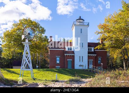 Rogers City, Michigan, États-Unis - 23 octobre 2021 : le phare de 40 Mile point Banque D'Images