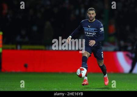 Swindon, Royaume-Uni.07th janvier 2022.Kyle Walker de Manchester City en action.The Emirates FA Cup, 3rd Round Match, Swindon Town v Manchester City au terrain du comté d'Energy Check à Swindon, Wiltshire, le vendredi 7th janvier 2022. Cette image ne peut être utilisée qu'à des fins éditoriales.Utilisation éditoriale uniquement, licence requise pour une utilisation commerciale.Aucune utilisation dans les Paris, les jeux ou les publications d'un seul club/ligue/joueur. photo par Andrew Orchard/Andrew Orchard sports Photography/Alamy Live News crédit: Andrew Orchard sports Photography/Alamy Live News Banque D'Images