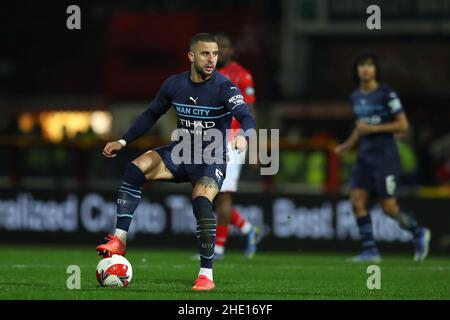 Swindon, Royaume-Uni.07th janvier 2022.Kyle Walker de Manchester City en action.The Emirates FA Cup, 3rd Round Match, Swindon Town v Manchester City au terrain du comté d'Energy Check à Swindon, Wiltshire, le vendredi 7th janvier 2022. Cette image ne peut être utilisée qu'à des fins éditoriales.Utilisation éditoriale uniquement, licence requise pour une utilisation commerciale.Aucune utilisation dans les Paris, les jeux ou les publications d'un seul club/ligue/joueur. photo par Andrew Orchard/Andrew Orchard sports Photography/Alamy Live News crédit: Andrew Orchard sports Photography/Alamy Live News Banque D'Images