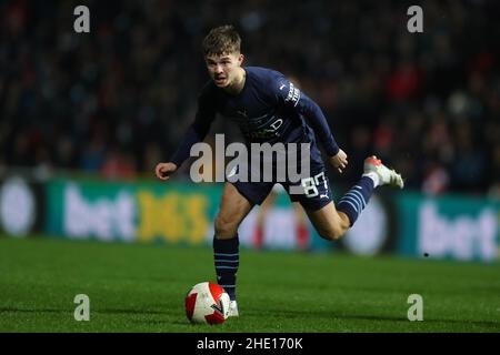 Swindon, Royaume-Uni.07th janvier 2022.James McAtee de Manchester City en action.The Emirates FA Cup, 3rd Round Match, Swindon Town v Manchester City au terrain du comté d'Energy Check à Swindon, Wiltshire, le vendredi 7th janvier 2022. Cette image ne peut être utilisée qu'à des fins éditoriales.Utilisation éditoriale uniquement, licence requise pour une utilisation commerciale.Aucune utilisation dans les Paris, les jeux ou les publications d'un seul club/ligue/joueur. photo par Andrew Orchard/Andrew Orchard sports Photography/Alamy Live News crédit: Andrew Orchard sports Photography/Alamy Live News Banque D'Images