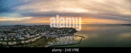 Vue sur Torquay Marina depuis un drone au lever du soleil, Torbay, Devon, Angleterre, Europe Banque D'Images