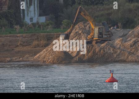 Aménagement et construction du front de mer le long du Nil en Égypte. Banque D'Images