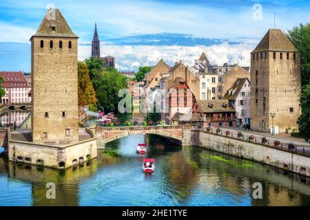 Ponts historiques Couvert et tours de Strasbourg, Alsace, France Banque D'Images