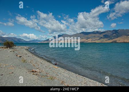 Vue sur le lac Wanaka depuis le camping Boundary Creek à Otago, sur l'île du Sud de la Nouvelle-Zélande Banque D'Images