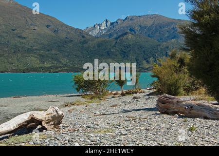 Vue sur le lac Wanaka depuis le camping Boundary Creek à Otago, sur l'île du Sud de la Nouvelle-Zélande Banque D'Images