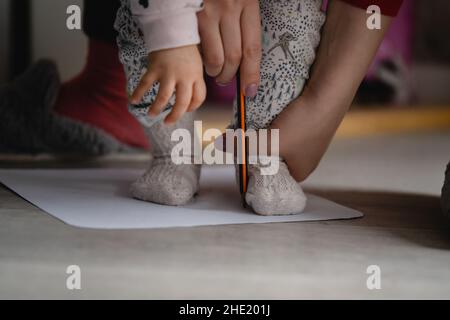 Mesure De La Taille Du Pied Bebe Photo Stock Alamy