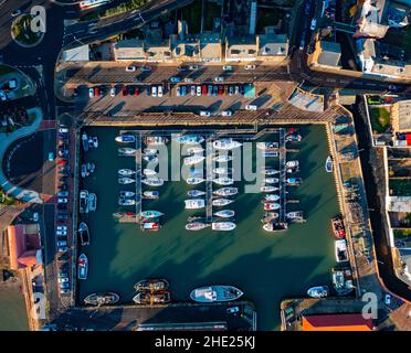 Vue aérienne depuis le drone du port d'Arbroath à Angus, en Écosse.ROYAUME-UNI Banque D'Images