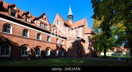 Ancien monastère cistercien Lehnin, maison Cecilian et église gothique Sainte-Marie, Brandebourg, Allemagne Banque D'Images