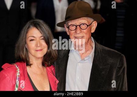 John Hurt, Anwen Rees-Myers, « Suffragette » BFI soirée d'ouverture du Festival du film de Londres Gala, Odeon Leicester Square, Londres.ROYAUME-UNI Banque D'Images