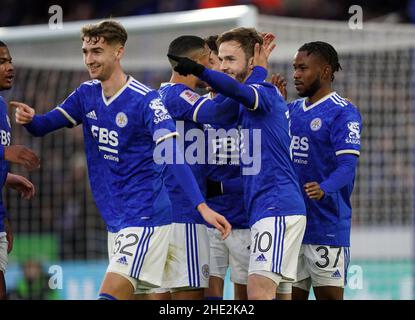 James Maddison, de Leicester City (centre, 10), célèbre son deuxième but lors du troisième tour de la coupe Emirates FA au King Power Stadium, Leicester.Date de la photo: Samedi 8 janvier 2022. Banque D'Images