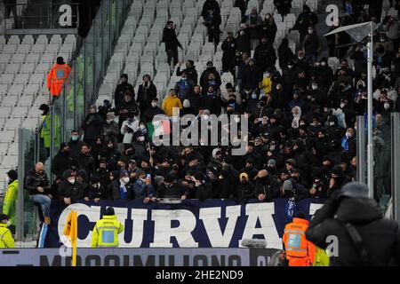 Turin, Italie.06th janv. 2022. Fans au cours de la série A match Juventus Napoli au stade Allianz de Turin (photo par Agnfoto/Pacific Press) crédit: Pacific Press Media production Corp./Alay Live News Banque D'Images