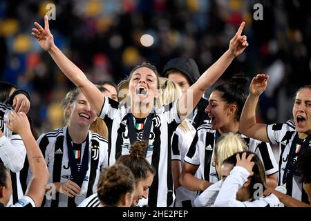 Frosinone, Italie.08th janvier 2022.Martina Rosucci de Juventus FC célèbre à la fin de la finale de la coupe féminine italienne entre Juventus FC et AC Milan au stade Benito Stirpe à Frosinone (Italie), le 8th janvier 2022.Photo Andrea Staccioli/Insidefoto crédit: Insidefoto srl/Alamy Live News Banque D'Images