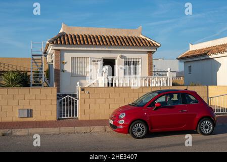 Propriété à Camposol, Espagne, UE.Camposol est une colonie populaire pour les anciens pats britanniques en Espagne, avec un mélange de locations de vacances et de maisons.Petite maison Banque D'Images