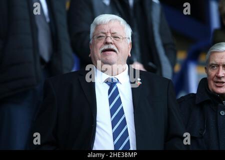 Birkenhead, Royaume-Uni.08th janvier 2022.Norman Smurthwaite, ancien président et propriétaire de Port Vale, regarde de la boîte des directeurs de Tranmere Rovers.EFL Skybet football League Two Match, Tranmere Rovers v Scunthorpe Utd au Prenton Park, Birkenhead, Wirral, le samedi 8th janvier 2022. Cette image ne peut être utilisée qu'à des fins éditoriales.Utilisation éditoriale uniquement, licence requise pour une utilisation commerciale.Aucune utilisation dans les Paris, les jeux ou les publications d'un seul club/ligue/joueur.pic par Chris Stading/Andrew Orchard sports Photography/Alamy Live News crédit: Andrew Orchard sports Photography/Alamy Live News Banque D'Images