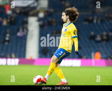 West Bromwich, West Midlands, Royaume-Uni.8th janvier 2022 : The Hawthorns, West Bromwich, West Midlands, Angleterre ; EFL FA Cup 3rd Round football, West Bromwich Albion versus Brighton & amp ; Hove Albion ; Marc Cucurella de Brighton et Hove Albion passant le ballon Credit: Action plus Sports Images/Alay Live News Banque D'Images