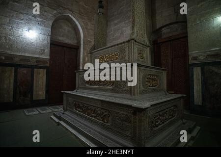 Tombeau orné du sultan Hussein Kamel dans la mosquée Al Rifai dans le Caire historique, en Égypte. Banque D'Images