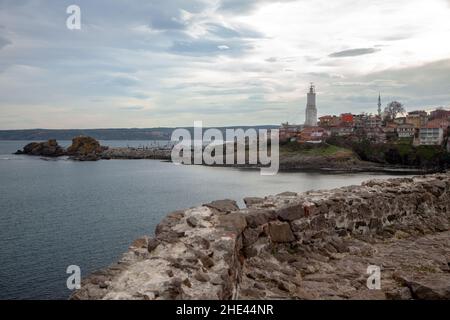 Vue sur la mer Noire avec le phare de Rumeli, Istanbul Banque D'Images